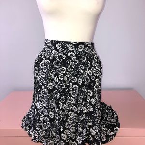 Floral black and white mini skirt